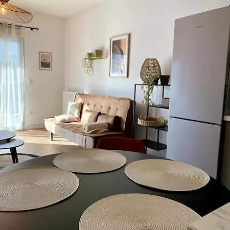 48 M2 Neuf 150m De La A307 Апартаменти *