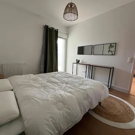 Apartment 48 M2 Neuf 150m De La A307 *