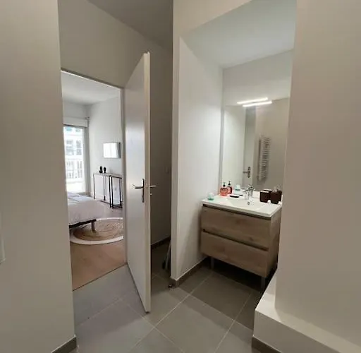 48 M2 Neuf 150m De La A307 * Royan